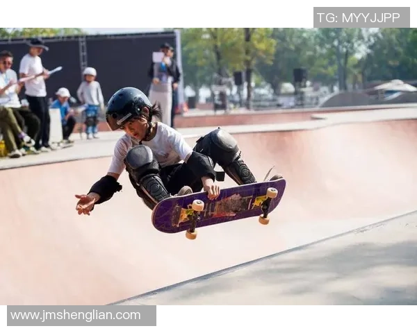 深圳滑板队在世界街舞大赛中以78分稳居积分榜首位